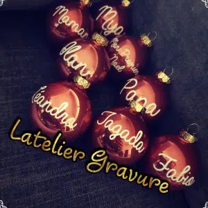 Boule de noël rouge personnalisée