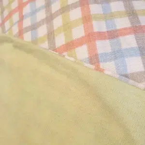 Petite couverture bébé création mains