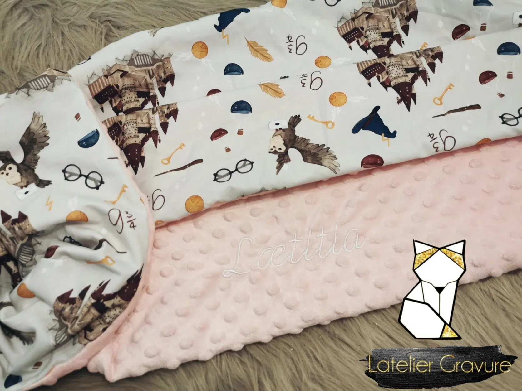 Couverture bébé minky et coton brodée – Image 9