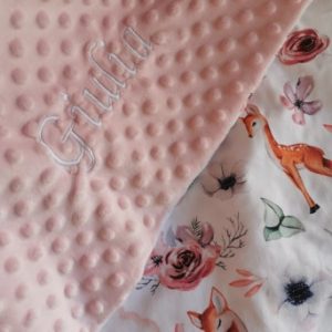 Couverture de lit bébé – Minky & coton – Brodée au prénom