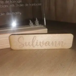Marque place personnalisé en bois