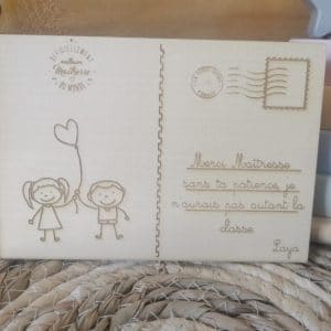 Carte postale en bois personnalisée