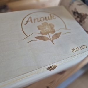 Coffre boite a souvenirs en bois naturel