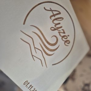 Coffre boite a souvenirs en bois naturel