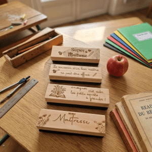 Brosse bois pour tableau – Idée cadeau Maîtresse et Maître