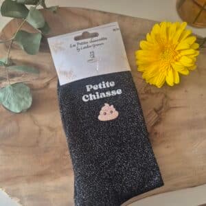 Chaussettes à paillettes, humour assumé
