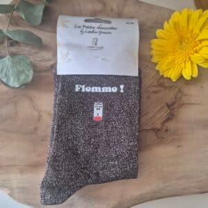 Chaussettes à paillettes, humour assumé
